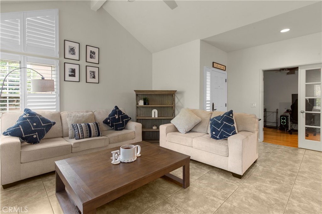6118 E Garnet