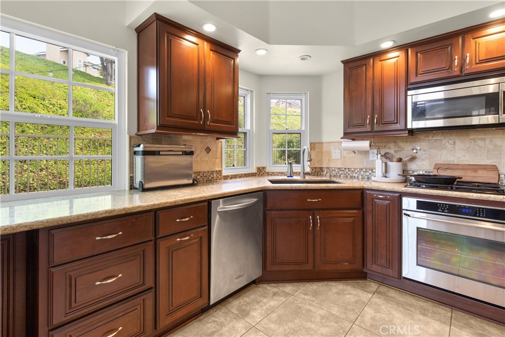6118 E Garnet