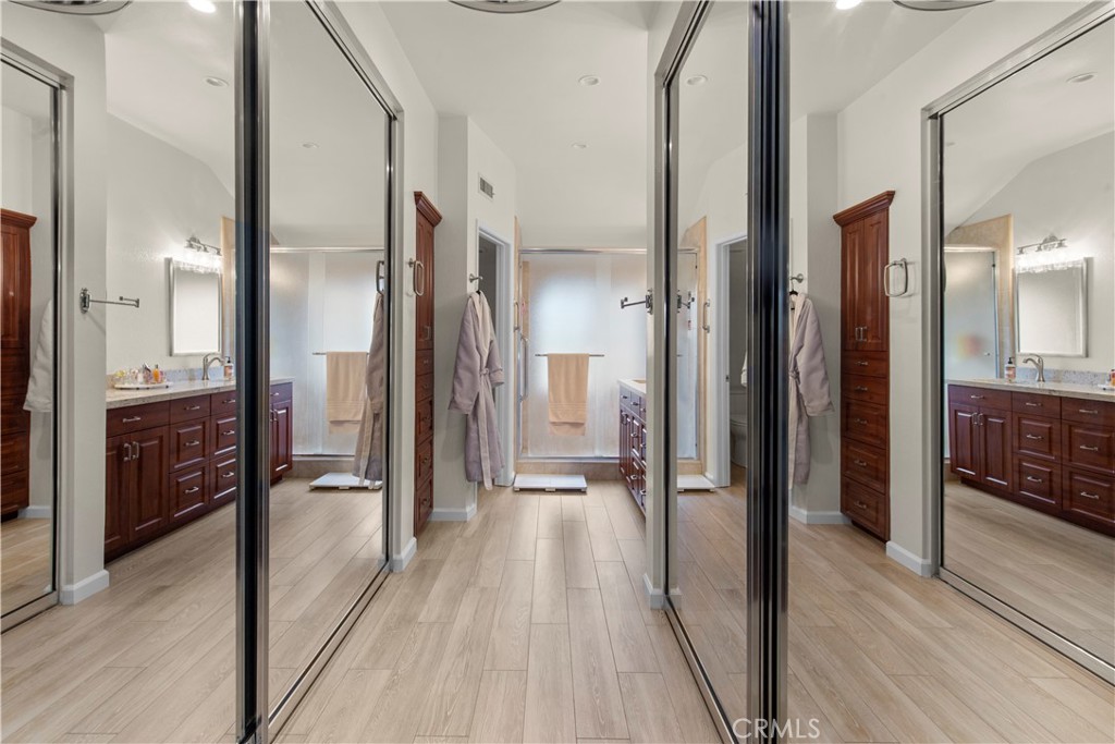 6118 E Garnet