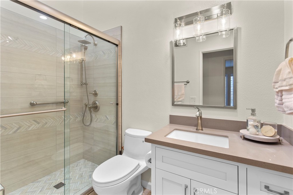 6118 E Garnet
