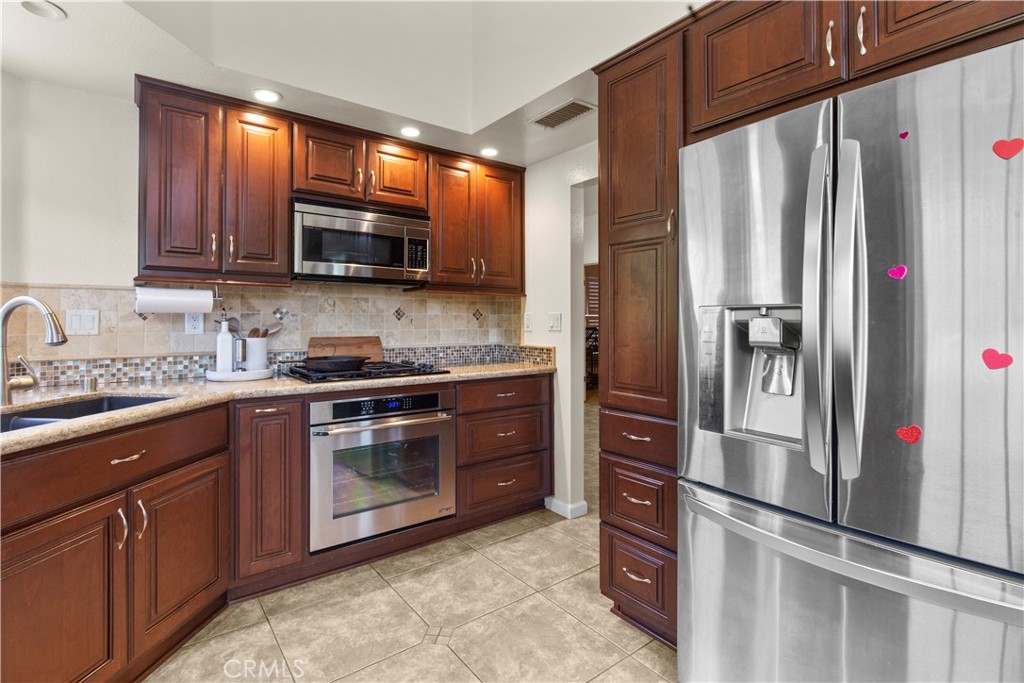 6118 E Garnet