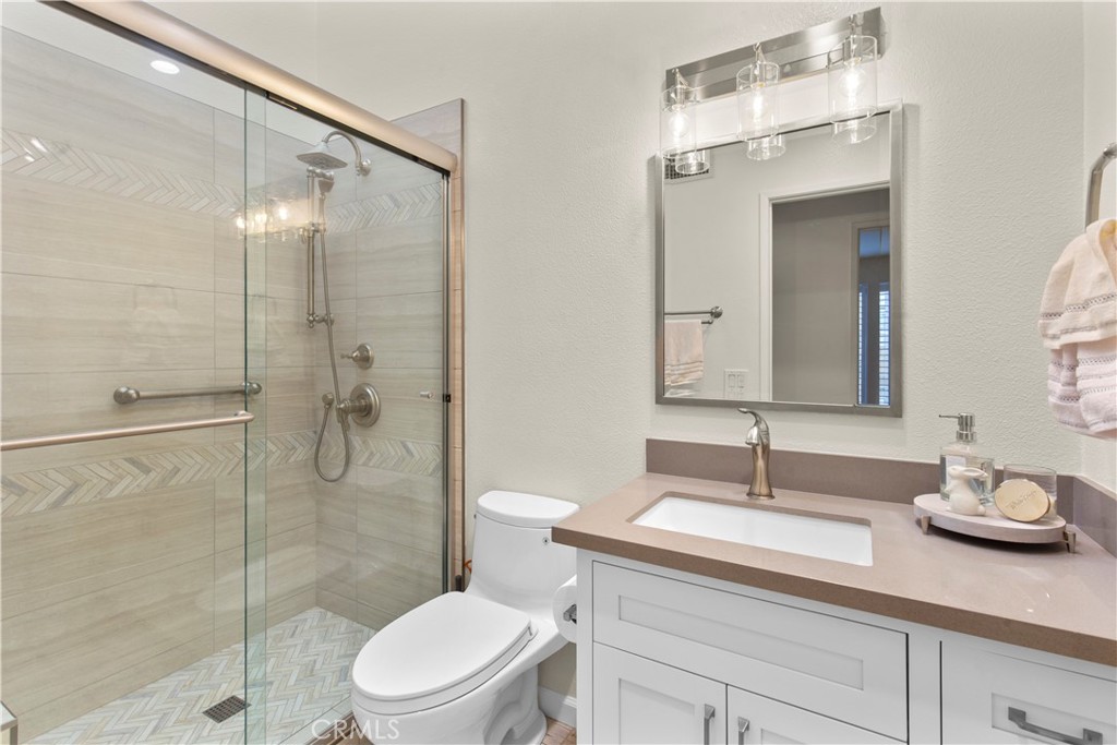 6118 E Garnet