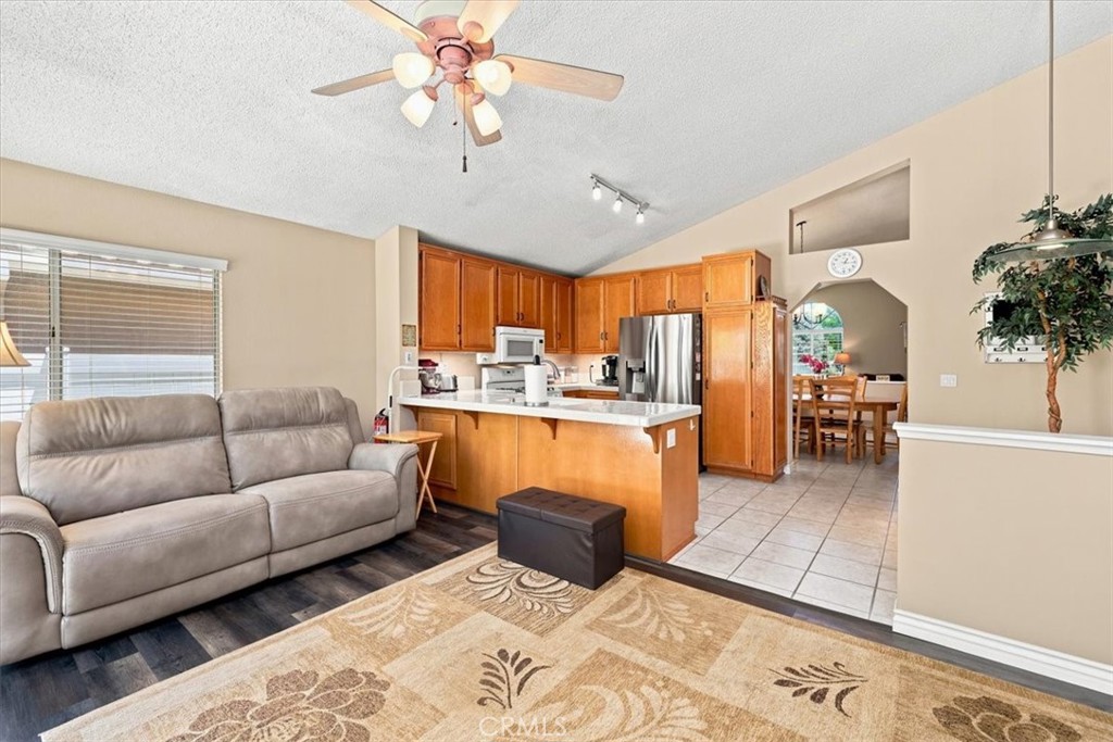 5831 Oakmont