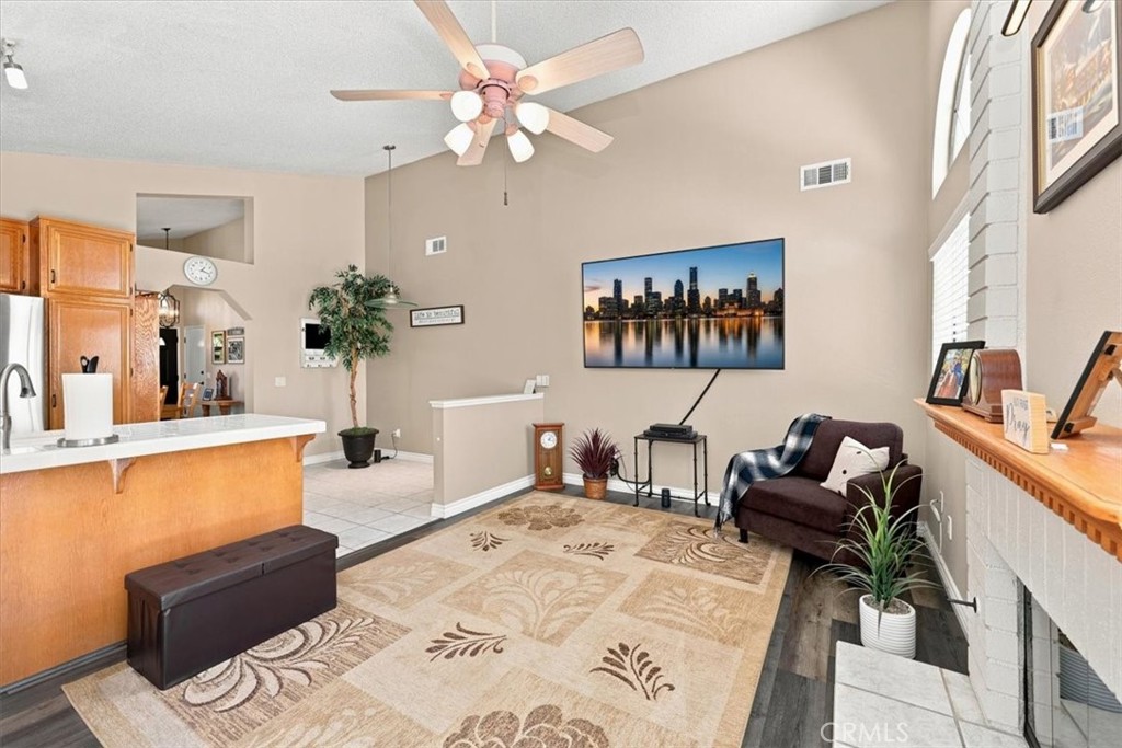 5831 Oakmont