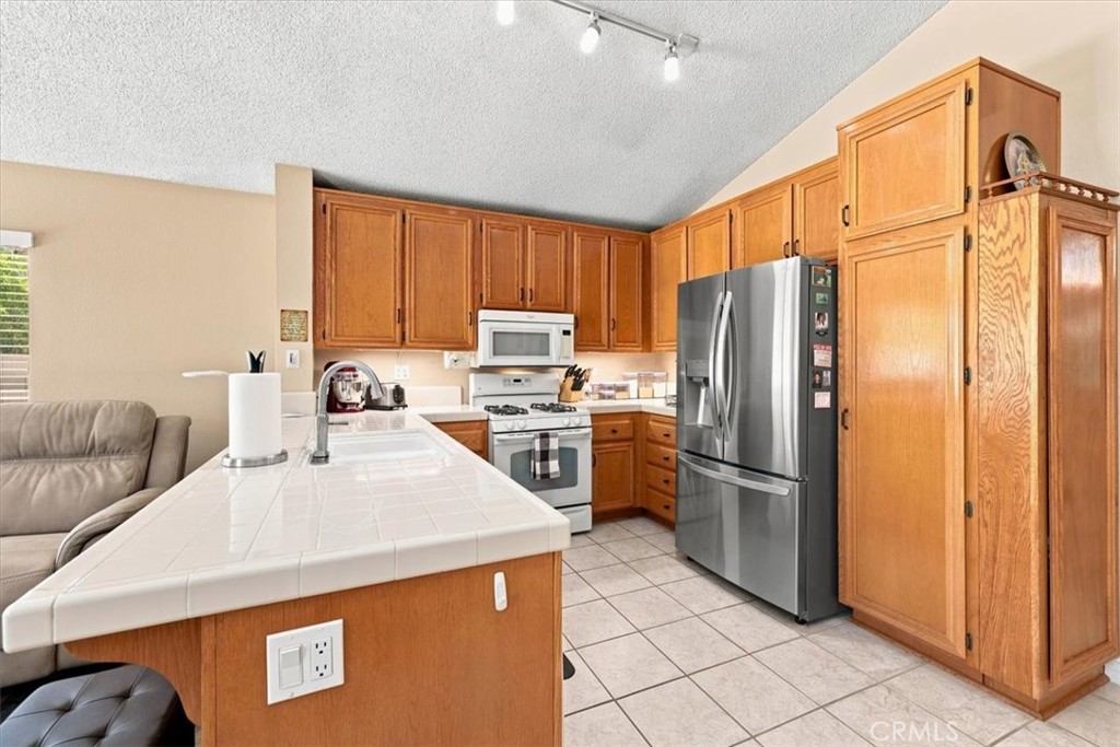 5831 Oakmont