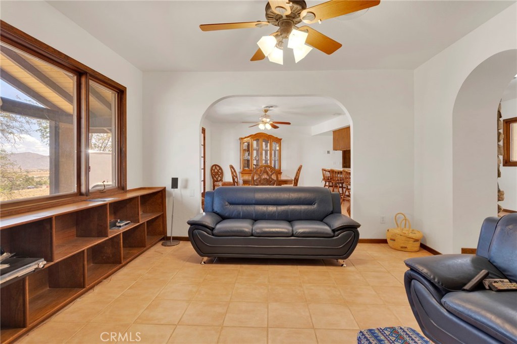 8988 Buena Vista
