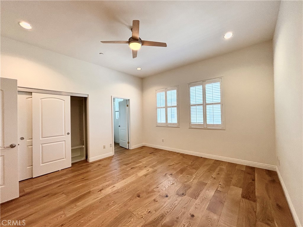 441 N Los Robles 16