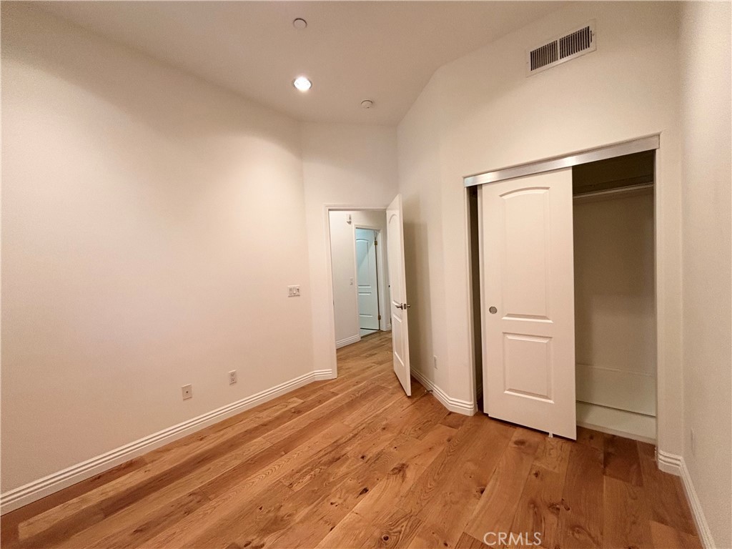441 N Los Robles 16
