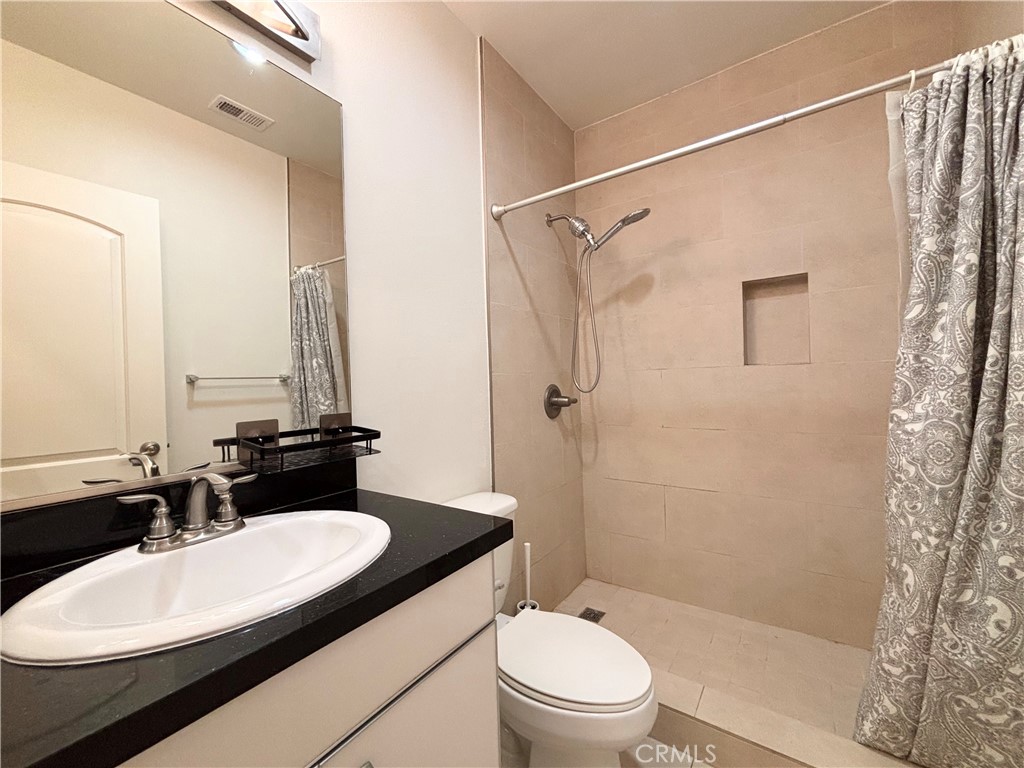 441 N Los Robles 16