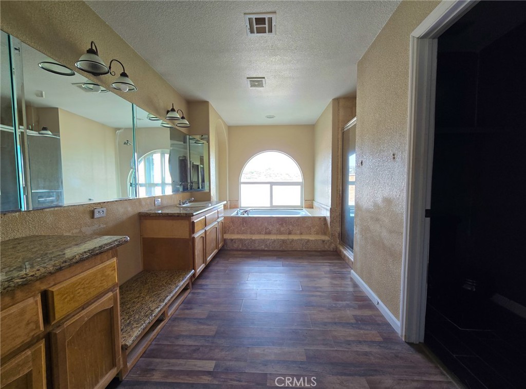 10282 Farmington