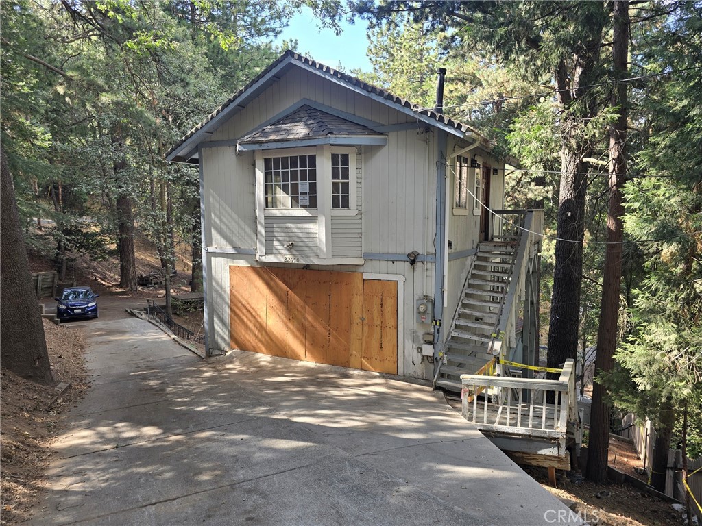 22650 Crest Forest