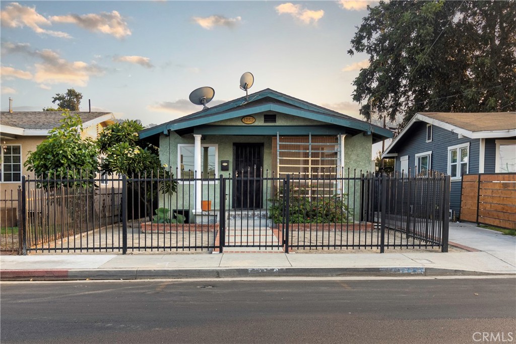 1352 E 58th Place