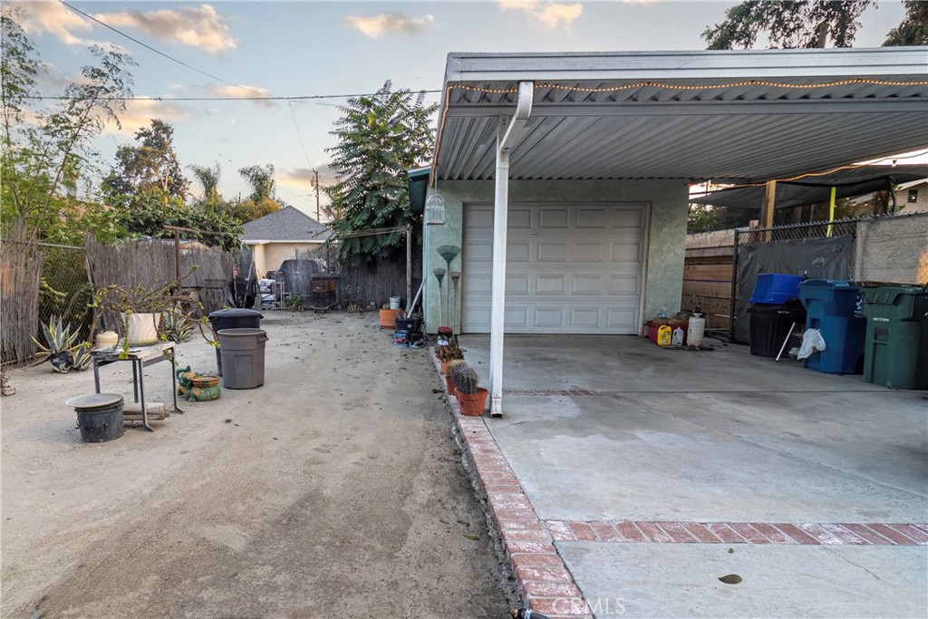 1352 E 58th Place