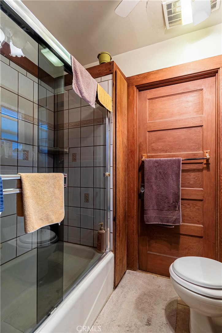 1352 E 58th Place