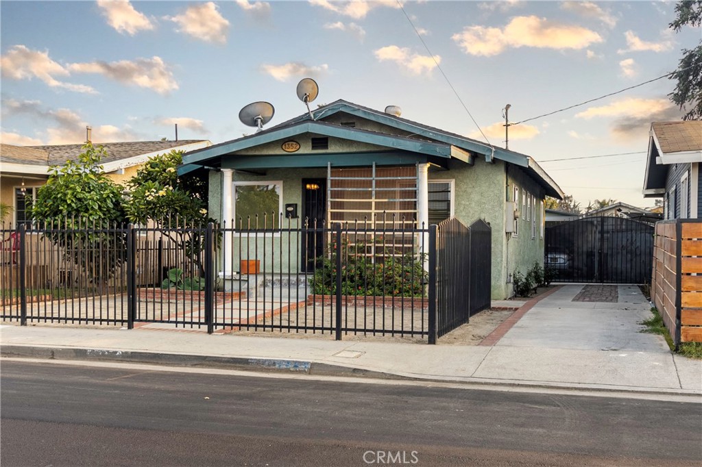 1352 E 58th Place