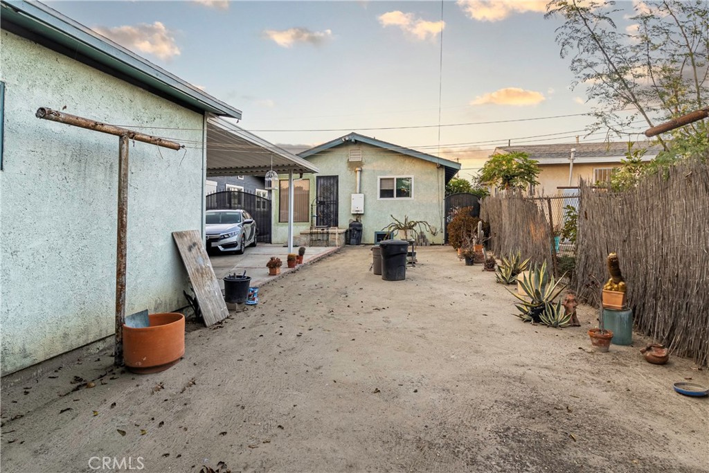 1352 E 58th Place