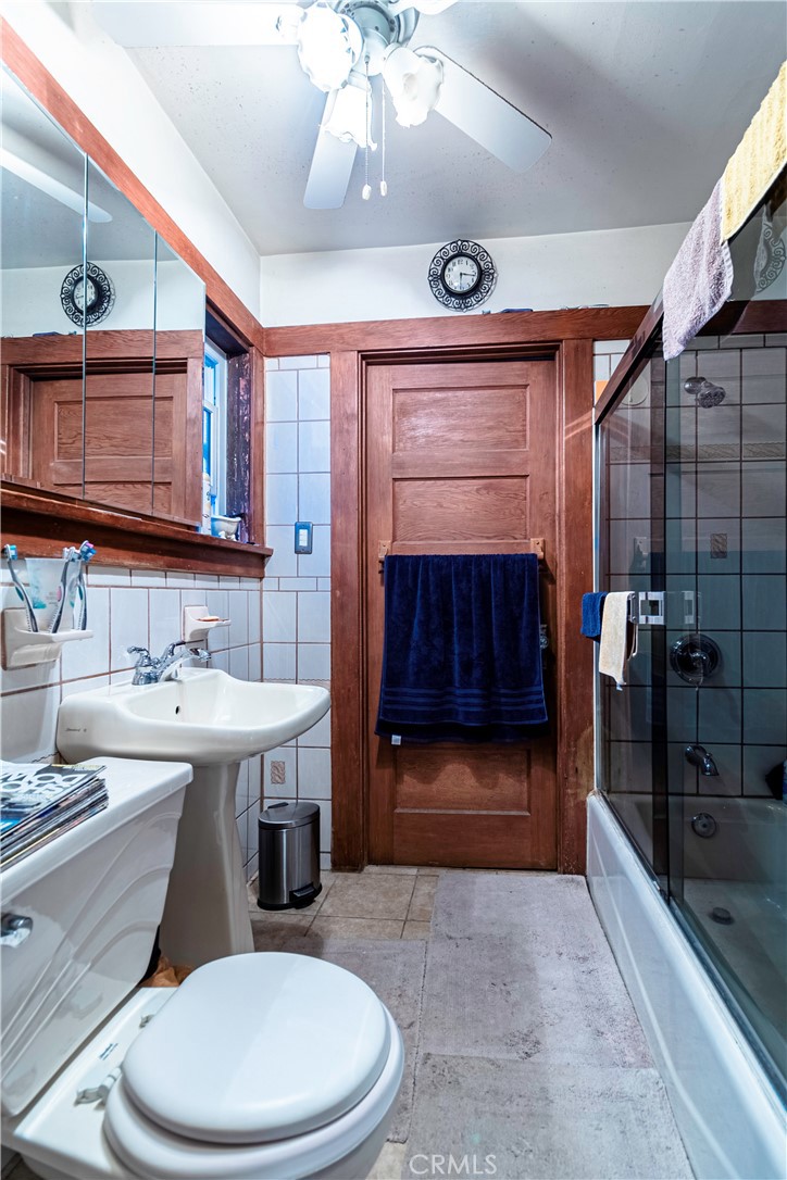 1352 E 58th Place