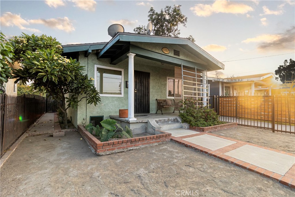 1352 E 58th Place
