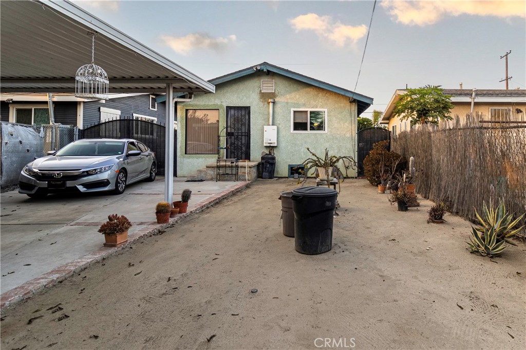 1352 E 58th Place