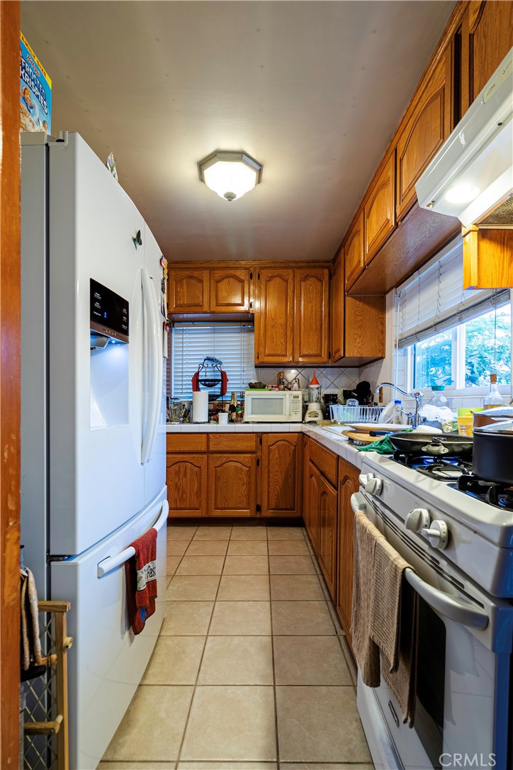 1352 E 58th Place