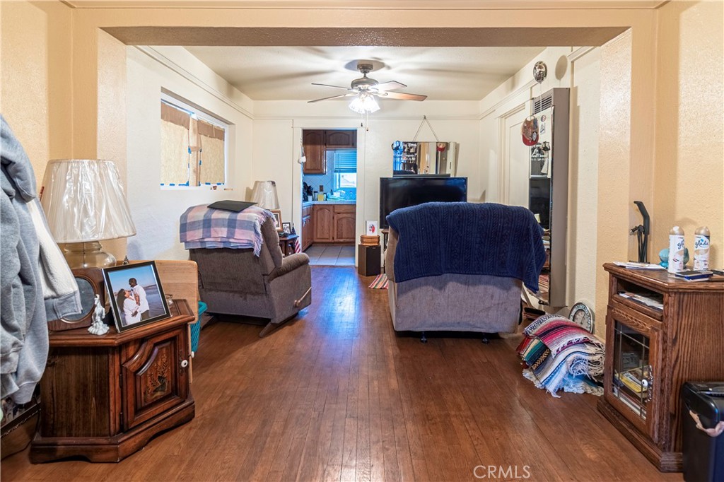 1352 E 58th Place