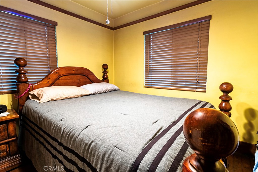 1352 E 58th Place