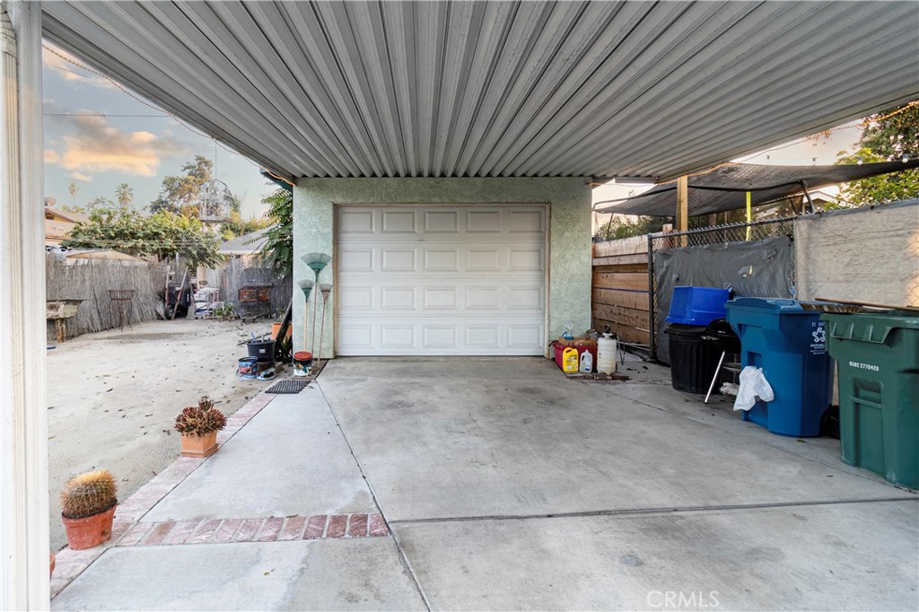 1352 E 58th Place