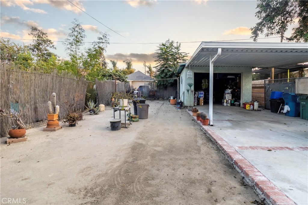 1352 E 58th Place