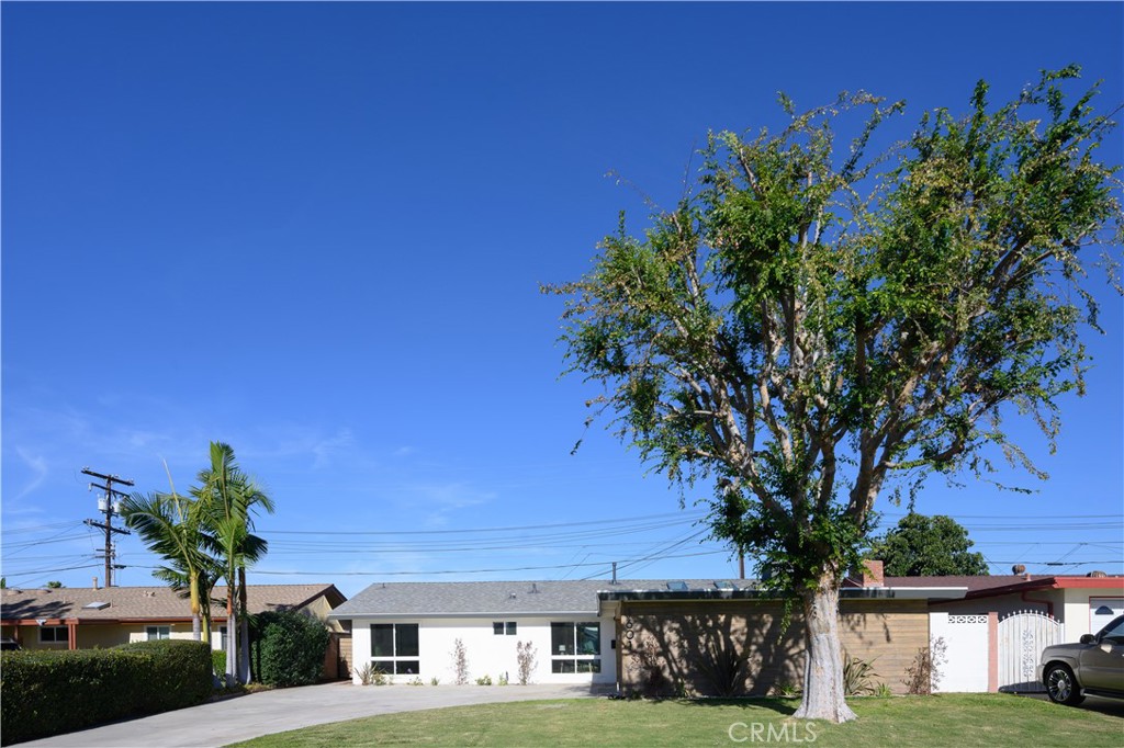 1601 W Robin Road