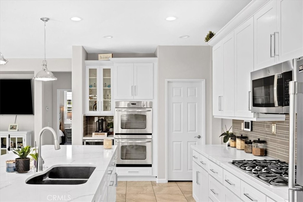 6701 Tanzanite Street