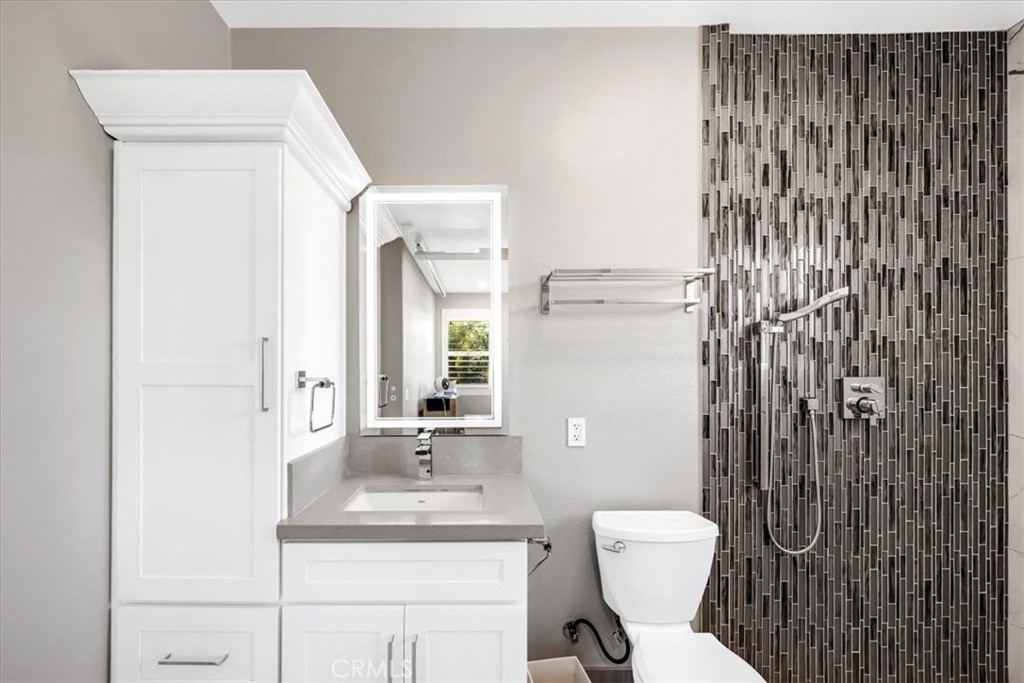 6701 Tanzanite Street