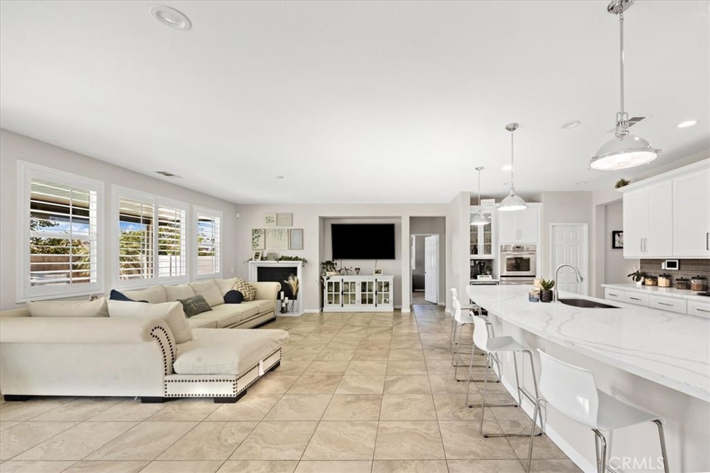 6701 Tanzanite Street