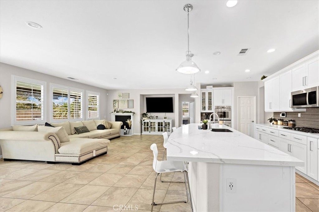 6701 Tanzanite Street