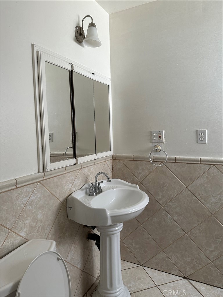 10214 Hildreth Avenue