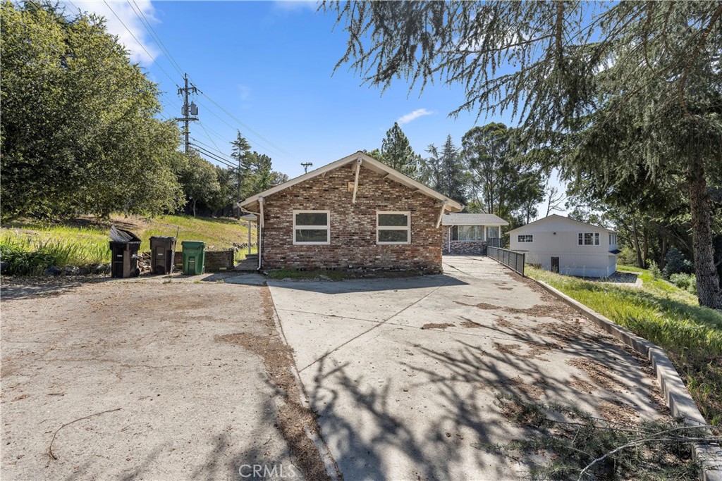 27489 Fairview Avenue