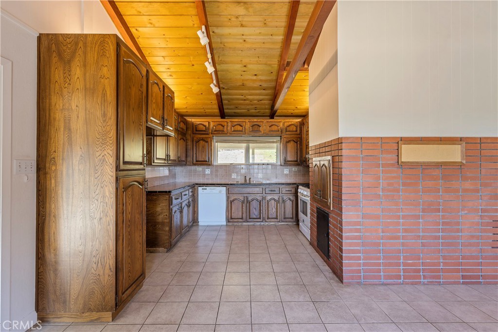 27489 Fairview Avenue