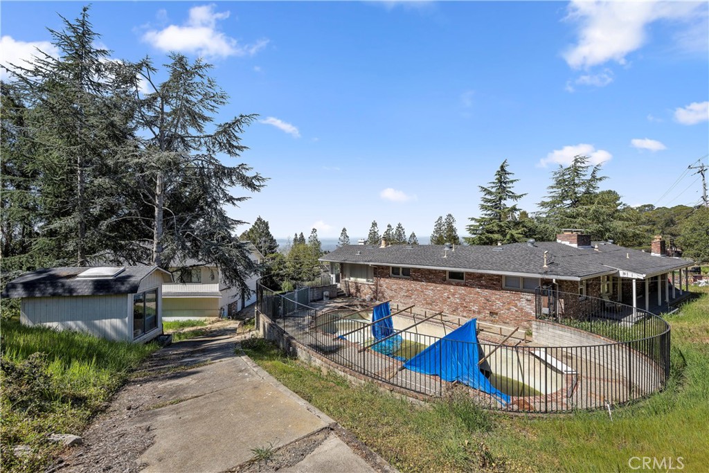 27489 Fairview Avenue