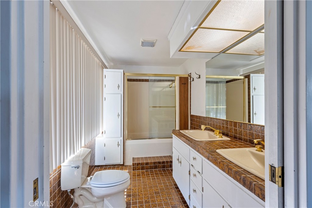 27489 Fairview Avenue