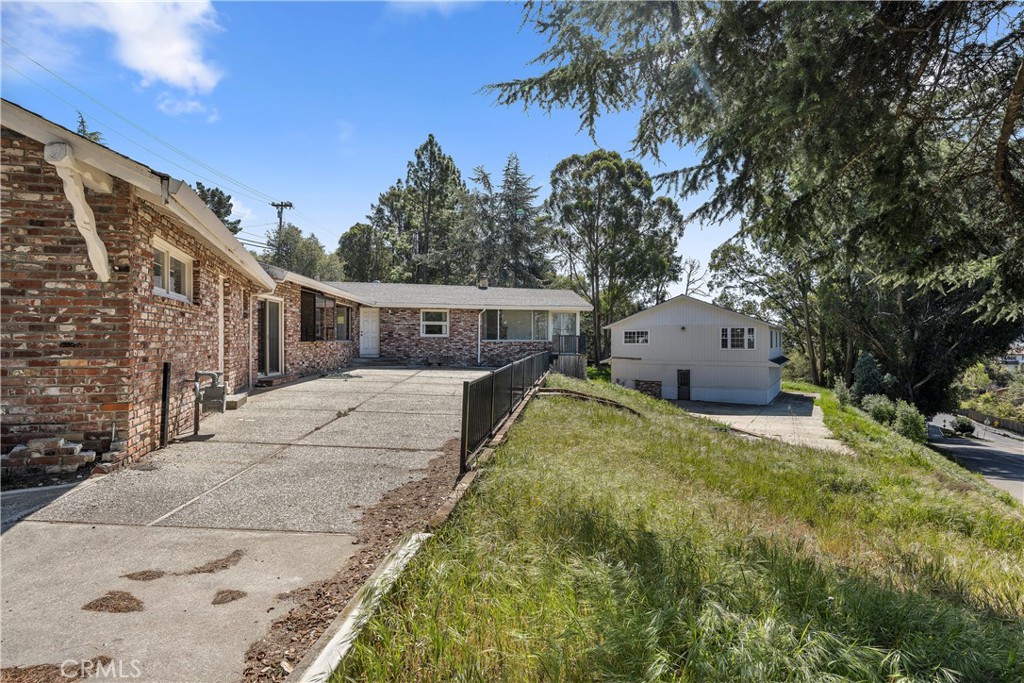 27489 Fairview Avenue