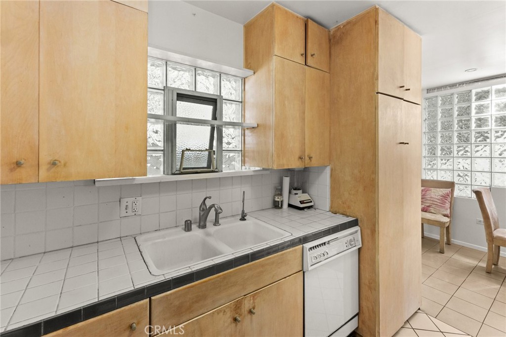 39 Westminster Avenue