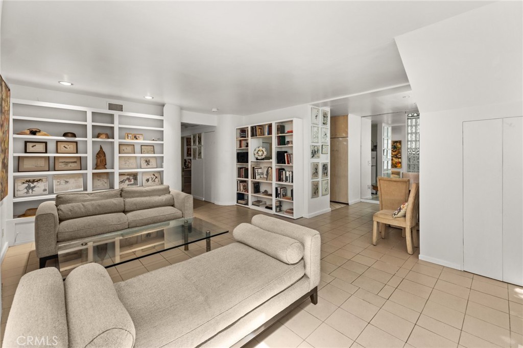 39 Westminster Avenue