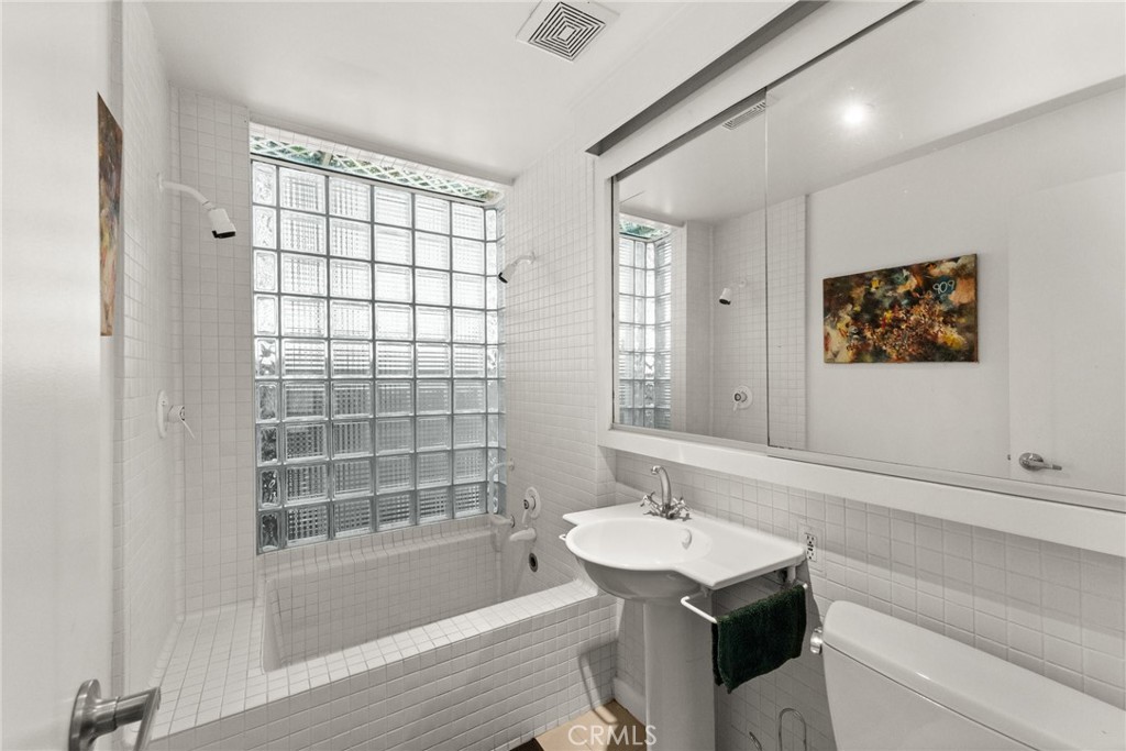 39 Westminster Avenue