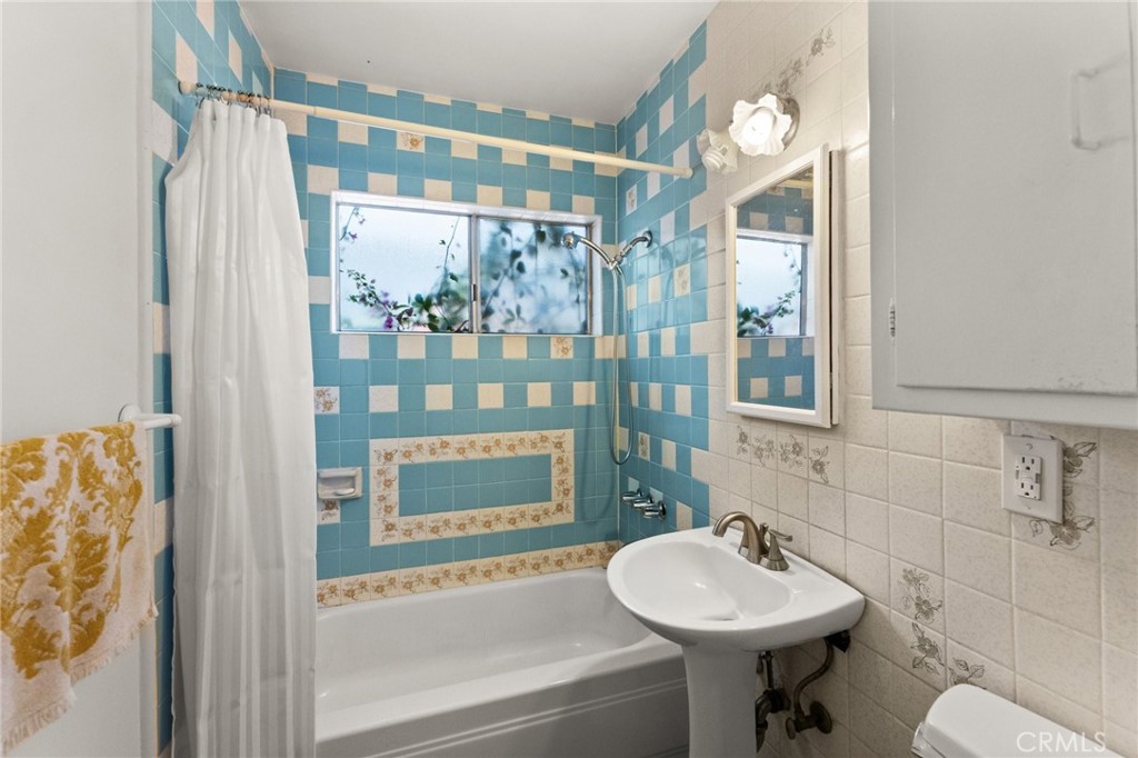 39 Westminster Avenue