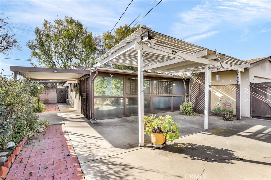 3617 W Valencia Drive