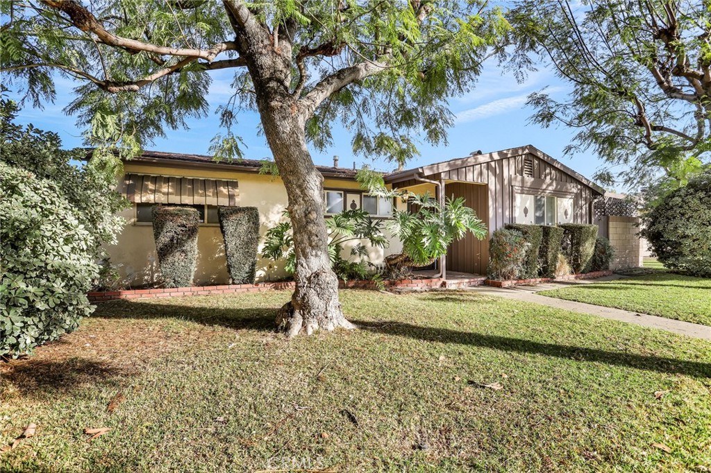 3617 W Valencia Drive