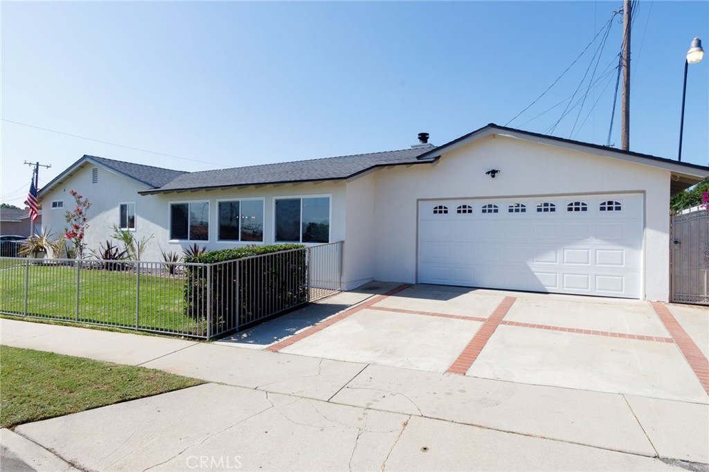 1005 Folkstone Avenue