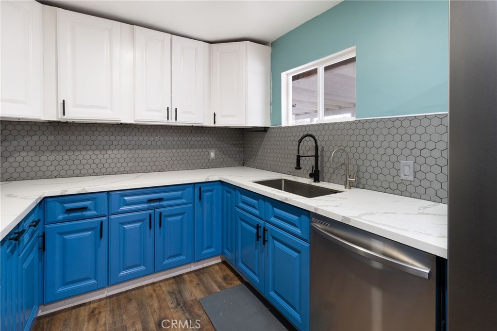 1005 E Lynwood Drive