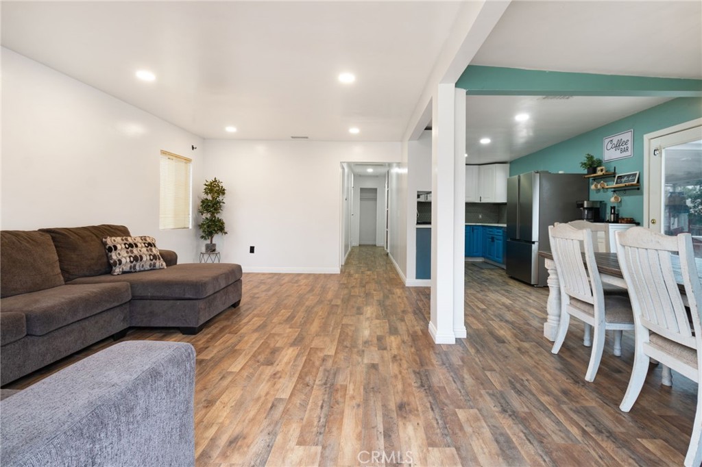 1005 E Lynwood Drive