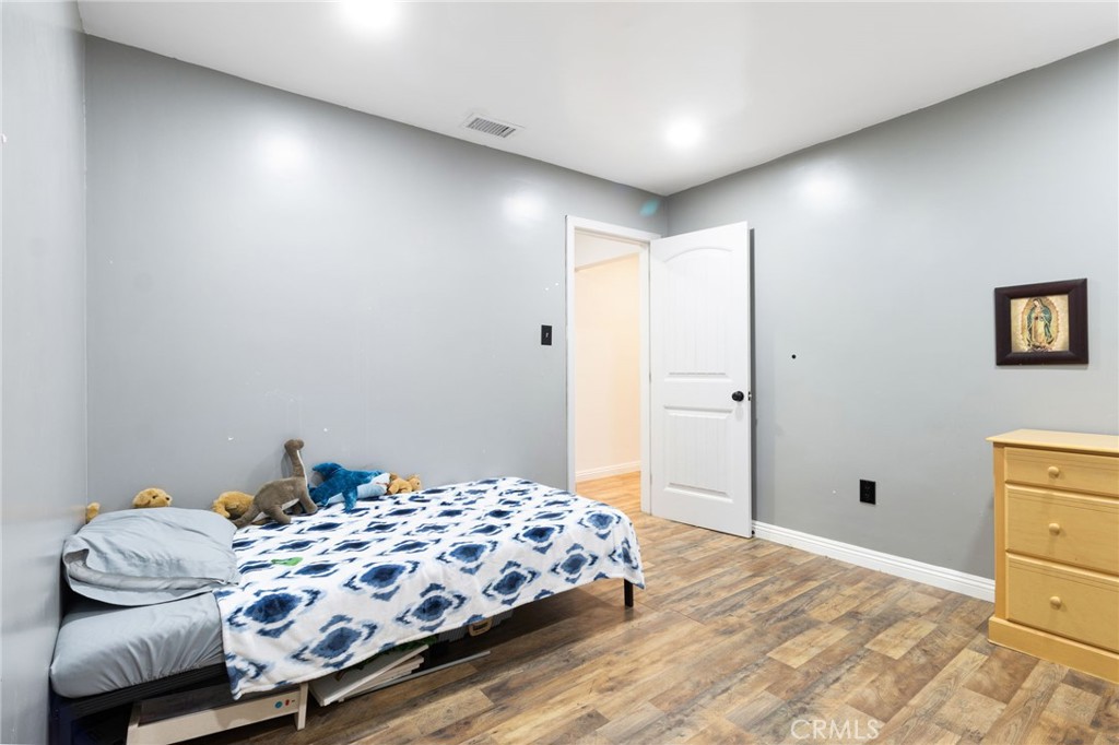 1005 E Lynwood Drive