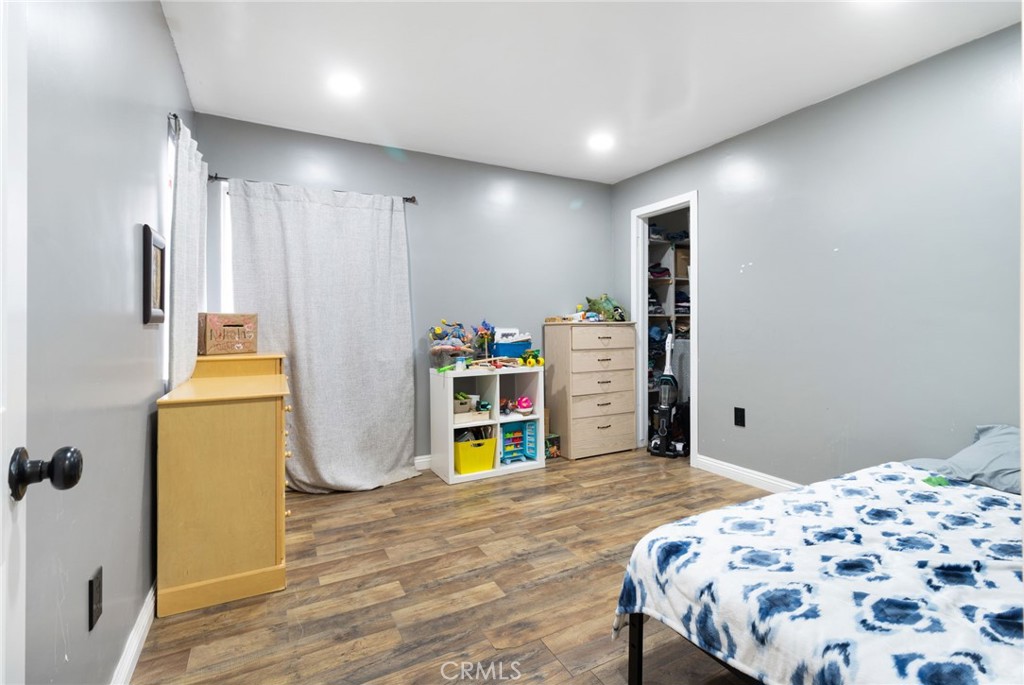 1005 E Lynwood Drive